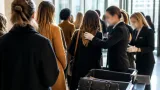 Contrôles au congrès du RN : des femmes invitées à prouver qu’elles portaient un soutien‑gorge